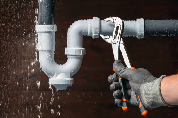 Professional Gas Line Repair technician working in Roslyn, NY